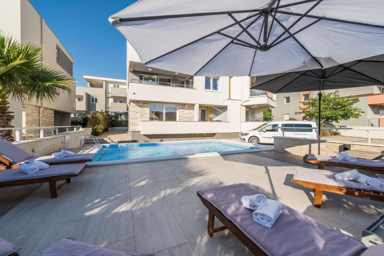 Apartments & Rooms Danivan Pool Villas B Новаля Екстер'єр фото