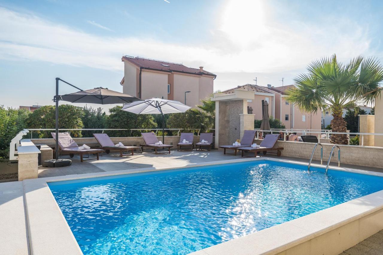 Apartments & Rooms Danivan Pool Villas B Новаля Екстер'єр фото
