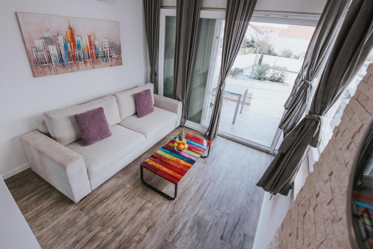 Apartments & Rooms Danivan Pool Villas B Новаля Номер фото