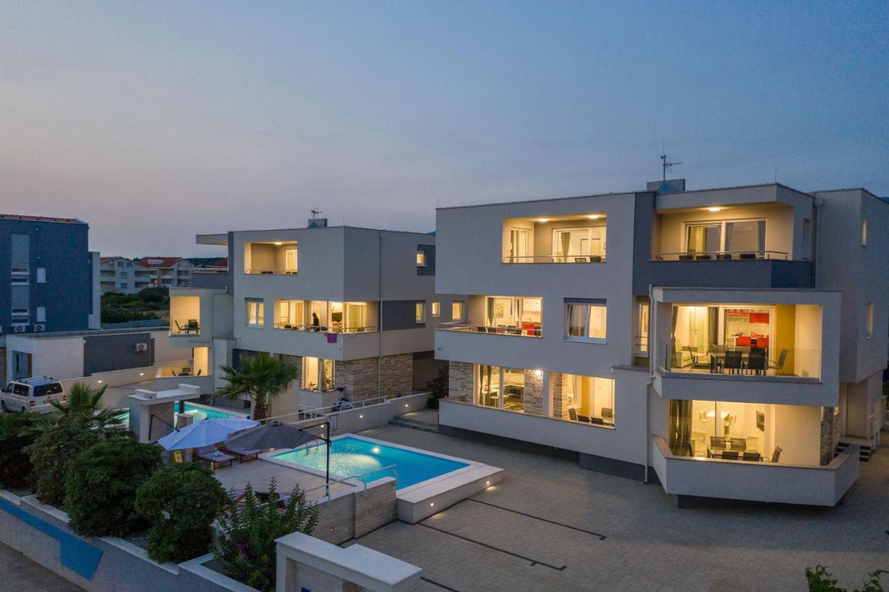 Apartments & Rooms Danivan Pool Villas B Новаля Екстер'єр фото