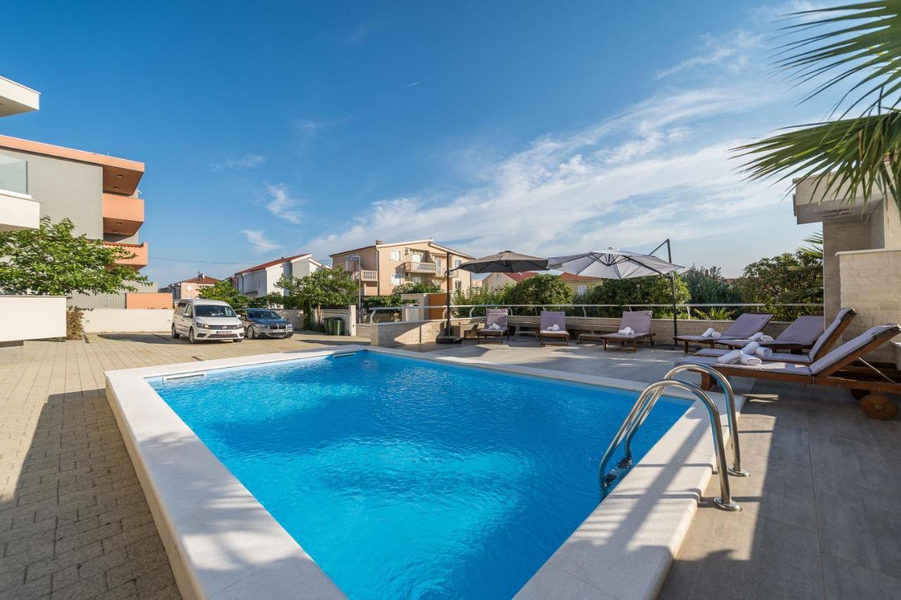 Apartments & Rooms Danivan Pool Villas B Новаля Екстер'єр фото