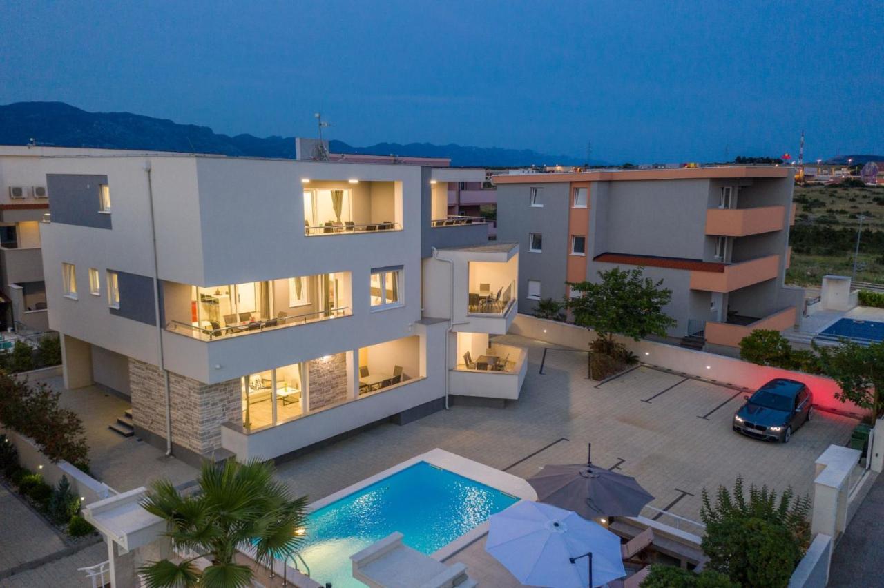 Apartments & Rooms Danivan Pool Villas B Новаля Екстер'єр фото