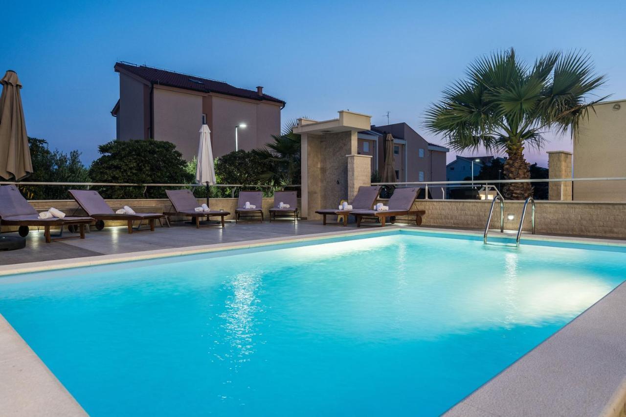 Apartments & Rooms Danivan Pool Villas B Новаля Екстер'єр фото