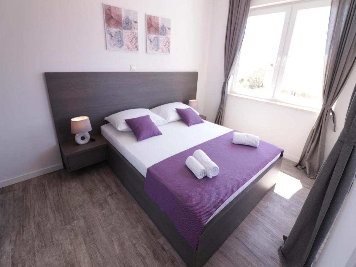 Apartments & Rooms Danivan Pool Villas B Новаля Номер фото