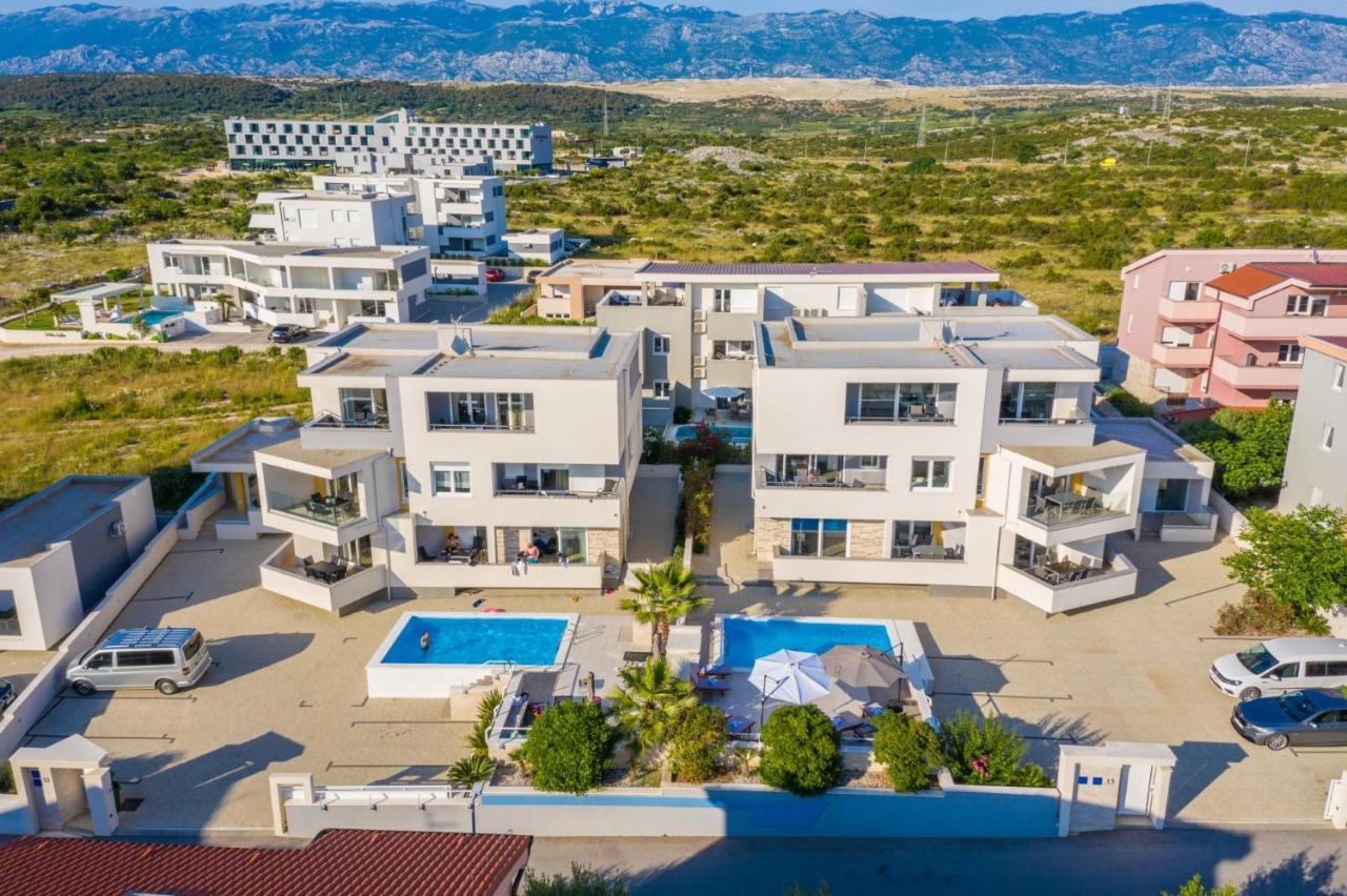 Apartments & Rooms Danivan Pool Villas B Новаля Екстер'єр фото