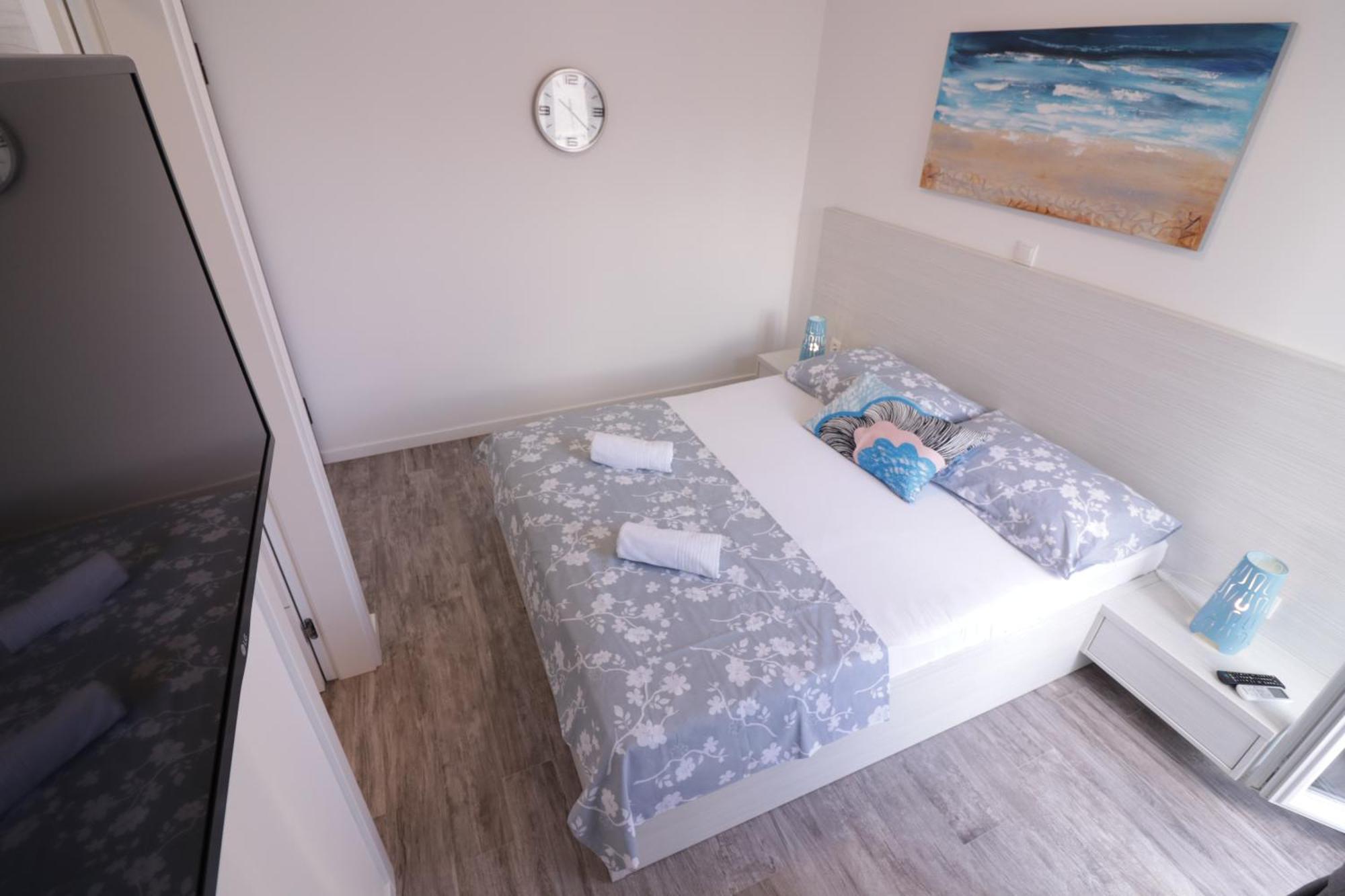 Apartments & Rooms Danivan Pool Villas B Новаля Номер фото