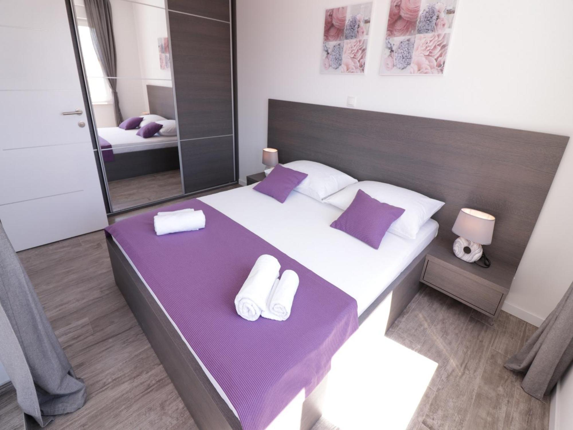 Apartments & Rooms Danivan Pool Villas B Новаля Номер фото
