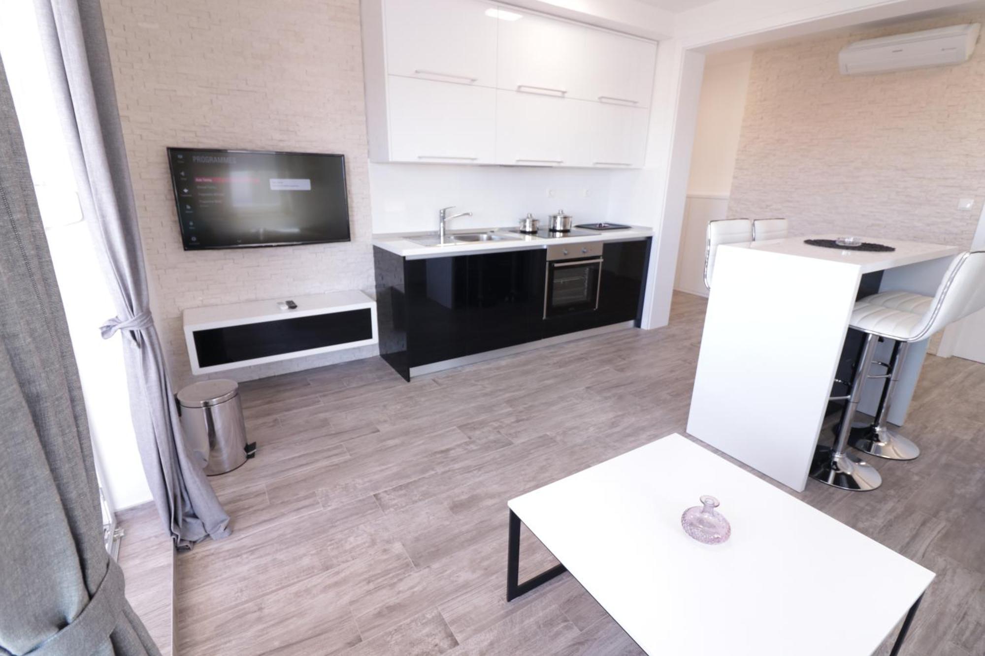Apartments & Rooms Danivan Pool Villas B Новаля Номер фото