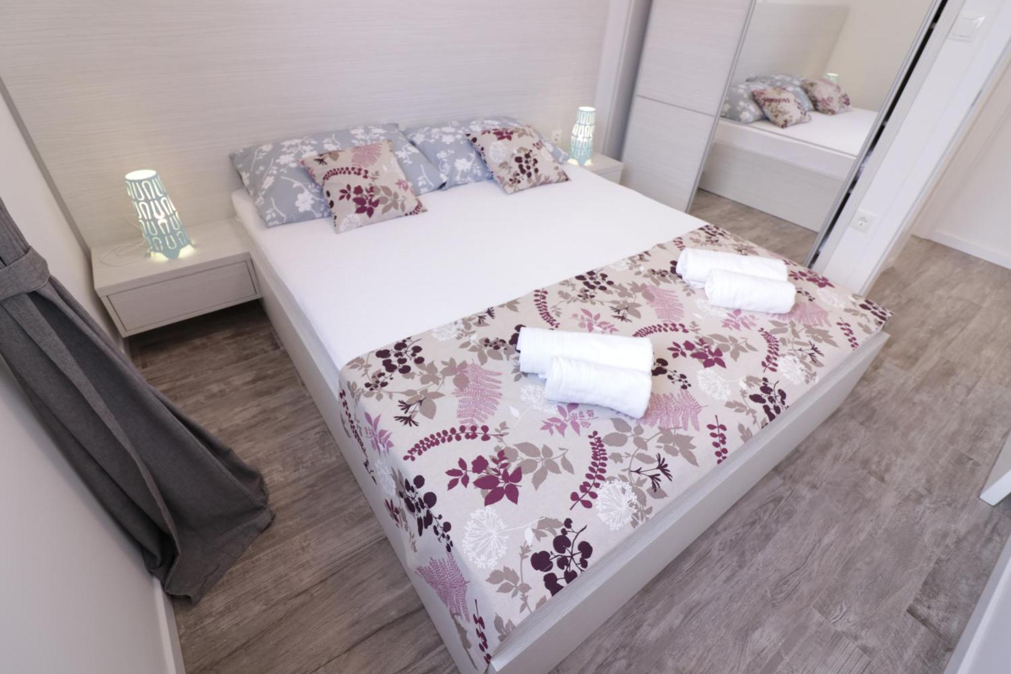 Apartments & Rooms Danivan Pool Villas B Новаля Номер фото