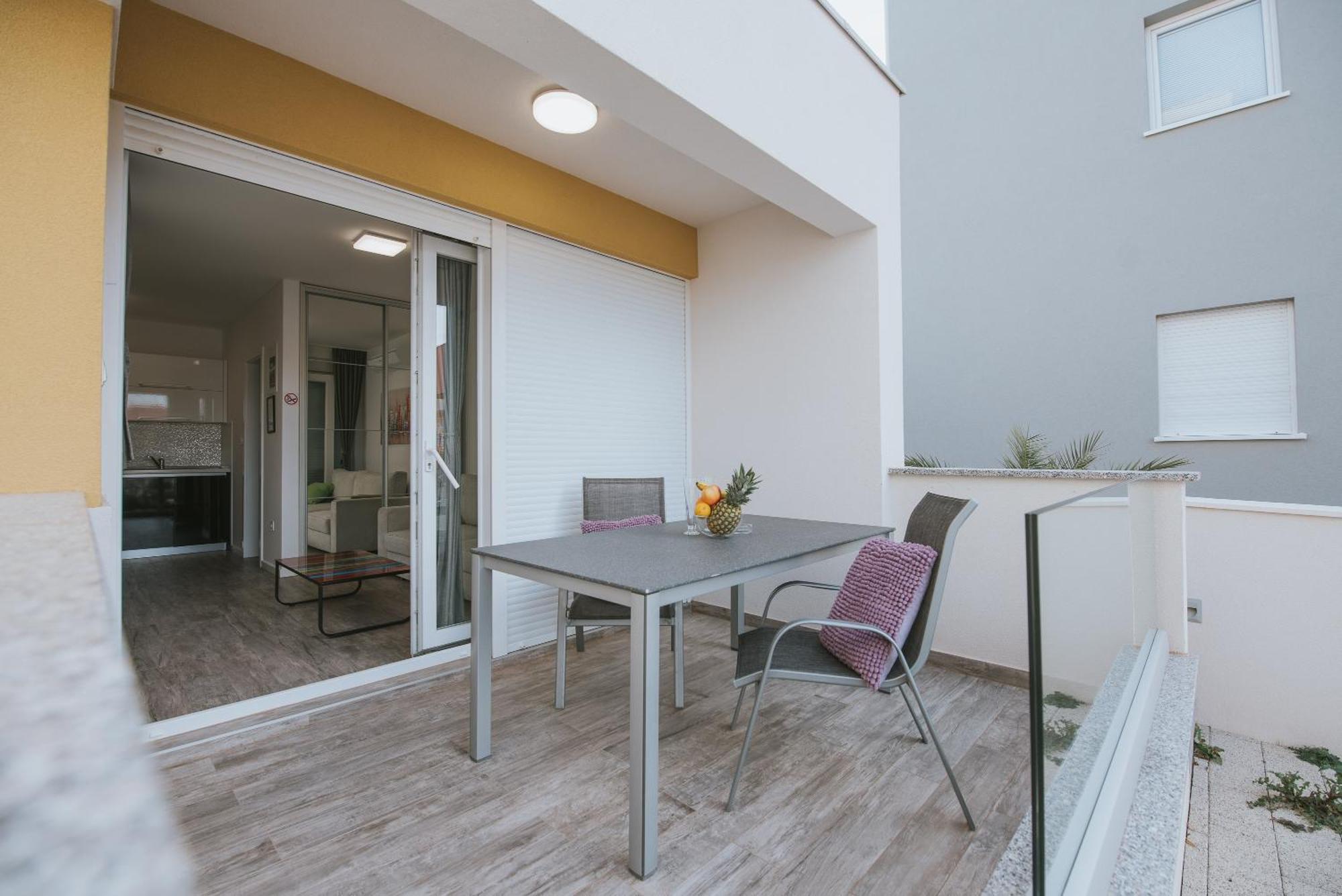 Apartments & Rooms Danivan Pool Villas B Новаля Номер фото